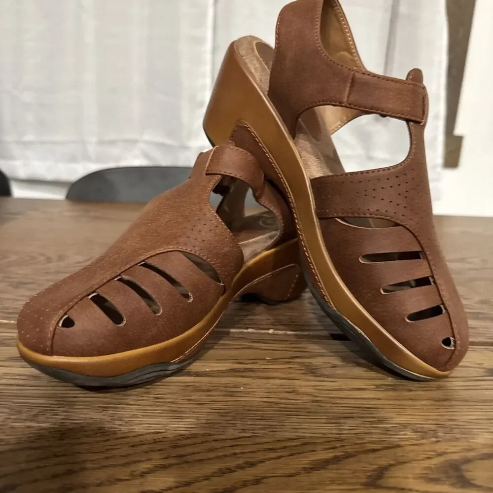 WHITE MOUNTAIN Women's Vie Heeled Cut-Out Clog 8w